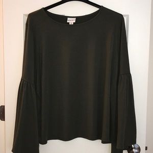 Plus size 3x Bell sleeve T-shirt green/olive NWT